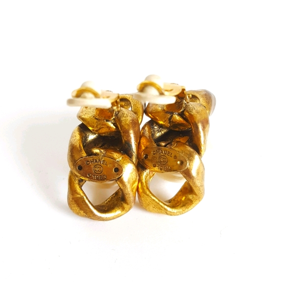 CHANEL RARE 1983Baroque Pearl Chunky Knot Earrings - Picture 4 of 16